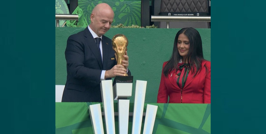 ABUCHEAN A GIANNI INFANTINO EN LA APERTURA DEL MUNDIAL