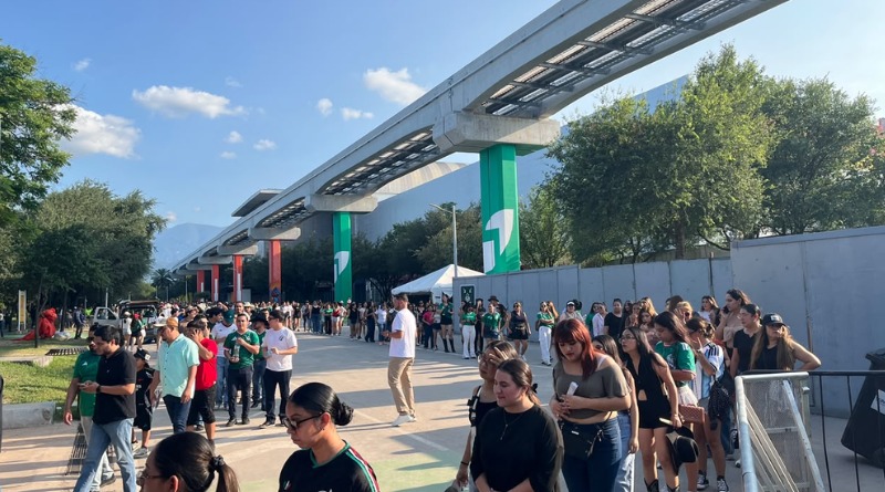ARMAN LARGAS FILAS PARA VER A GRUPO FIRME EN FAN FEST