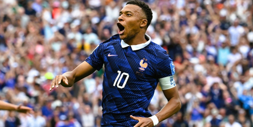 EL IMPARABLE MBAPPÉ CLASIFICA A FRANCIA PARA LOS DIECISEISAVOS DE FINAL