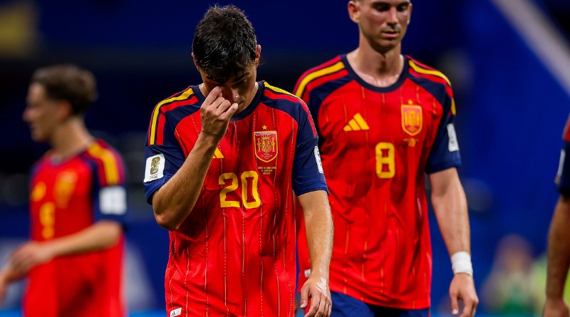 ESPAÑA DECEPCIONA EN SU DEBUT