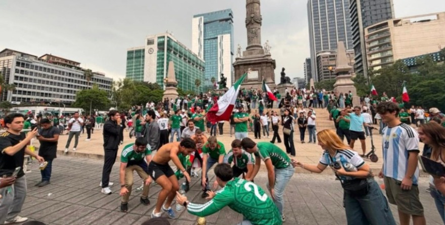 FESTEJO MUNDIALISTA PARALIZA REFORMA