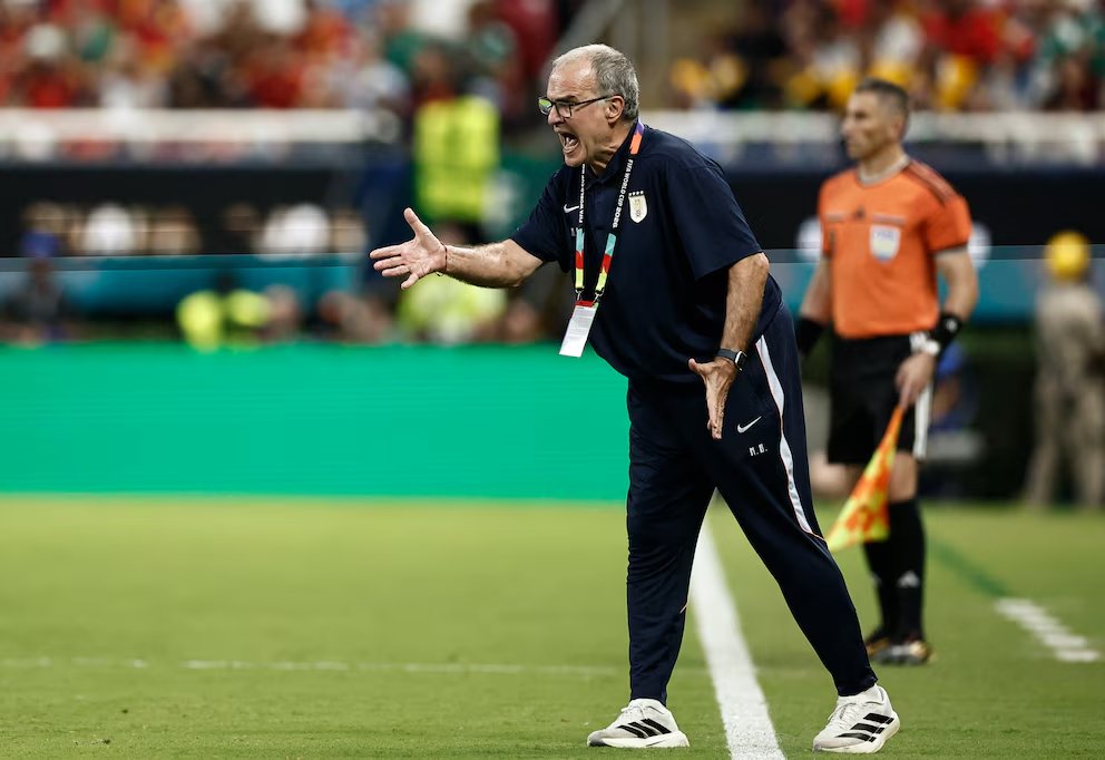 FUTBOL URUGUAYO: BIELSA DICE QUE NADA LE DEJA