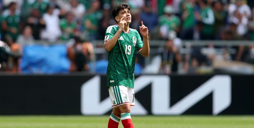 GILBERTO MORA: EL DEBUTANTE RÉCORD DEL MUNDIAL