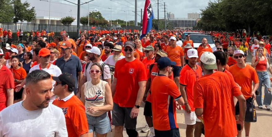 INUNDA OLA NARANJA HOUSTON PREVIO AL DUELO PAÍSES BAJOS