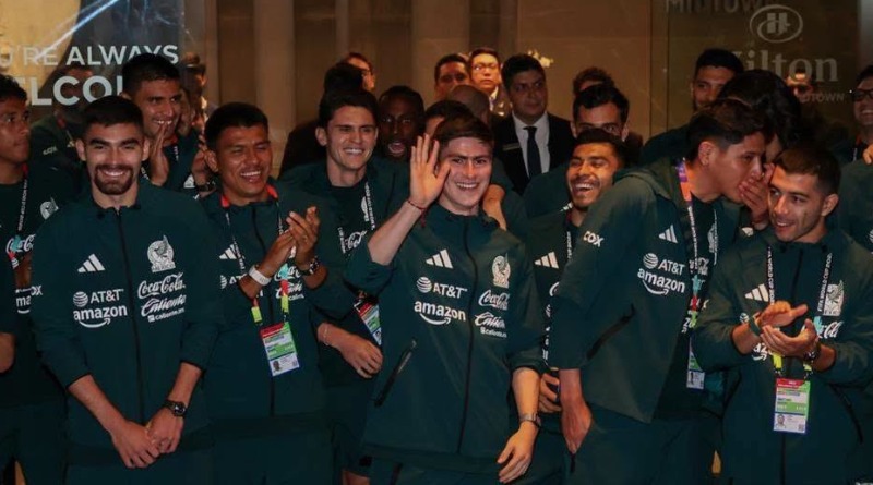 MARIACHI Y FIESTA: ASÍ RECIBIÓ GUADALAJARA AL TRI