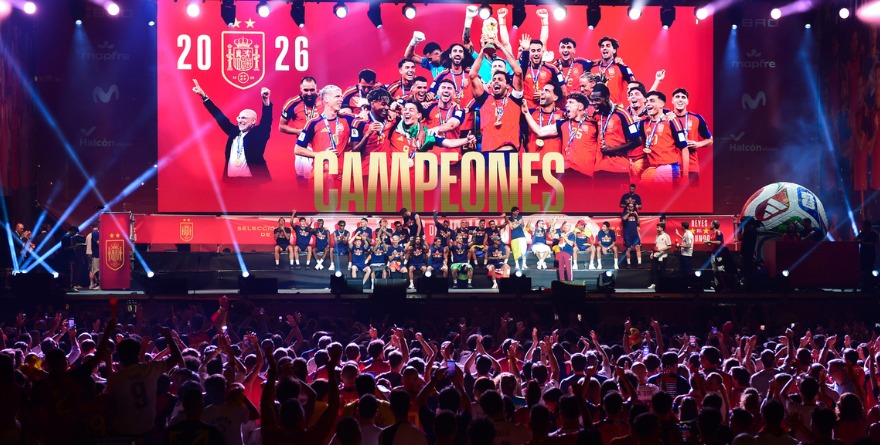 DOS MILLONES DE AFICIONADOS CELEBRAN ESTE HISTÓRICO MOMENTO