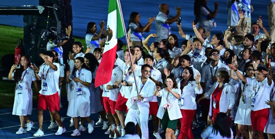 EL DESFILE DE LA DELEGACIÓN MEXICANA ABRIÓ LA INAUGURACIÓN DE LOS JCC