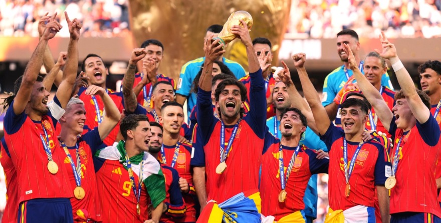 ¡LA COPA BRINDA GLORIA A ESPAÑA!