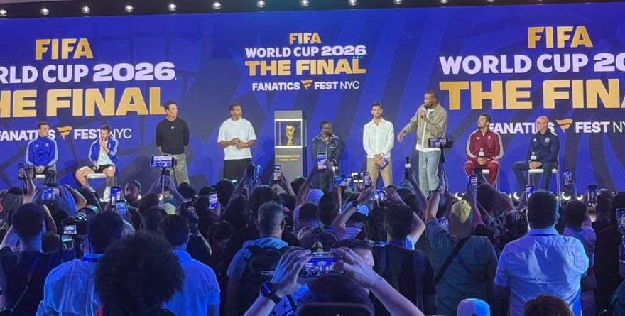 MUNDIAL Y ENTRENADORES PARTICIPAN EN LA FANATICS FEST
