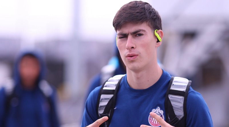 EN CASO DE QUE ‘HORMIGA’ SE VAYA, CHIVAS NO IRARÁ POR OTRO DELANTERO