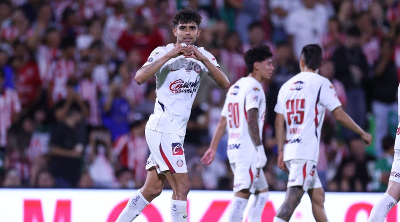 PENAL OTORGA A CHIVAS TRIUNFO APRETADO CONTRA SANTOS