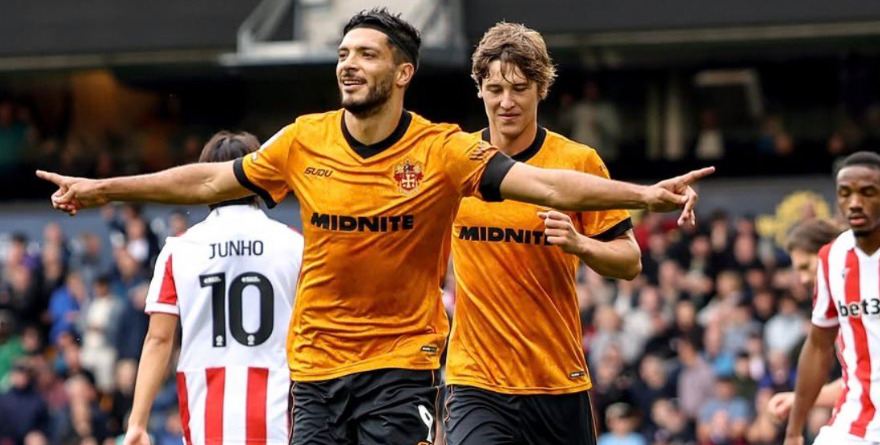 RAÚL JIMÉNEZ CONTRIBUYE AL TRIUNFO DEL WOLVERHAMPTON
