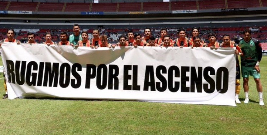 SE CIERRA LA CANCHA Y ESTALLA LA CRISIS