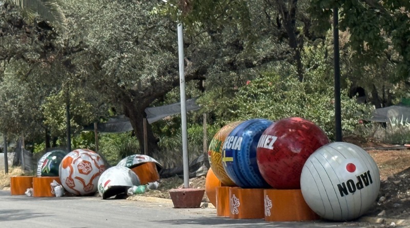 SUCEDE EL ‘PONCHAMIENTO’ DE BALONES MUNDIALISTAS
