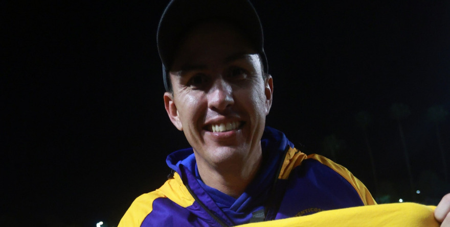 ZAMORA OBTIENE EL RECONOCIMIENTO DE COACH DEL AÑO EN LA ONEFA