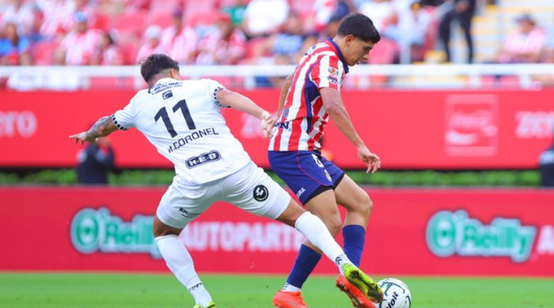 GALLOS PICOTEAN A LAS CHIVAS