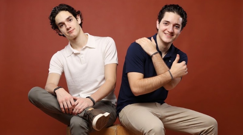 HERMANOS CONECTADOS A TRAVÉS DE LA VELOCIDAD