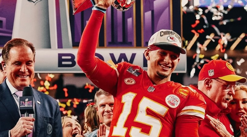 MAHOMES REGRESA Y BRILLA COMO ESTRELLA