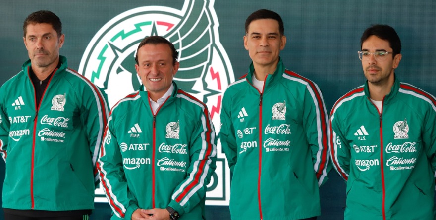 MÁS DE LO IDÉNTICO EN EL TRI