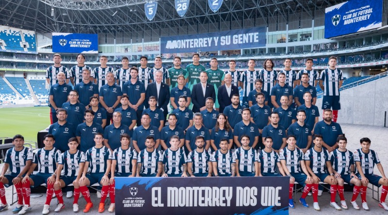 UN INSTANTE HISTÓRICO: RAYADOS POSA PARA SIEMPRE
