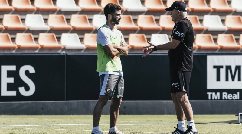 VASCO AGUIRRE DIRIGE PRIMER ENTRENAMIENTO